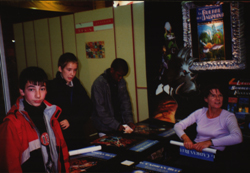 Salon de Montreuil 2001 - une bnvole!